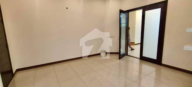 DHA LIKE NEW UPPER PORTION FOR RENT
