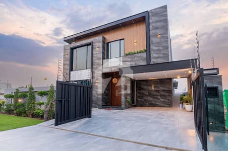 Original House Full Basement Fully Furnished with 20 KV Solar Installed near CARREFOUR.