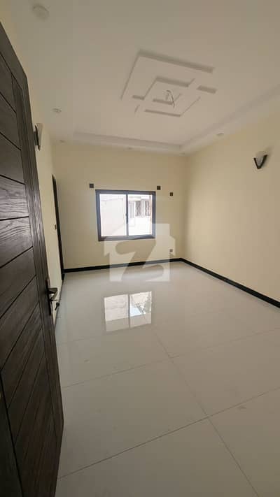 400 YARDS HOUSE AVAILABLE FOR SALE BLOCK D ALMOST NEW