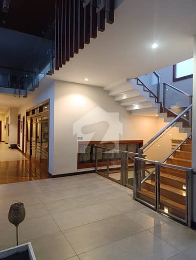 666 Yards Classic Bungalow Well Maintained Available For Sale