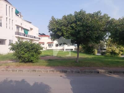بحریہ ٹاؤن فیز 7 بحریہ ٹاؤن راولپنڈی,راولپنڈی میں 1 کنال رہائشی پلاٹ 3.35 کروڑ میں برائے فروخت۔