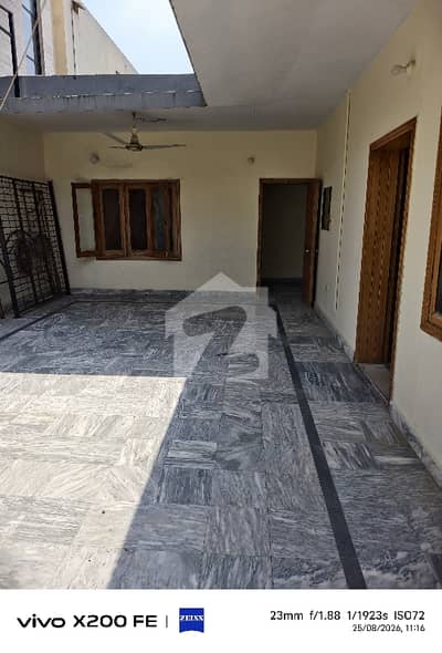 جی ۔ 6 اسلام آباد میں 5 کمروں کا 8 مرلہ بالائی پورشن 1.1 لاکھ میں کرایہ پر دستیاب ہے۔