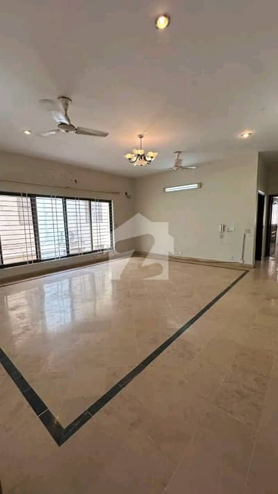 UPPER PORTION AVAILABLE FOR RENT PH 6