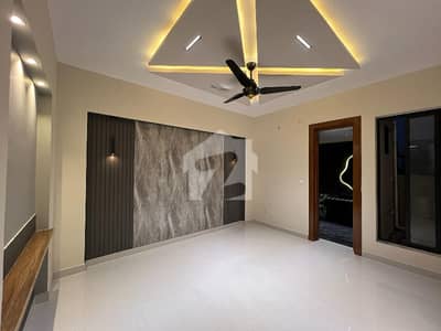 Brand New Beautiful 10 Marla Upper Portion For Rent On Prime Location