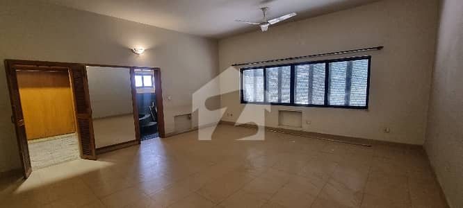 1 KANAL UPPER PORTION AVAILABLE FOR RENT  Prime Location 3 Spacious Bedrooms 3 Attached Bathrooms  Spacious TV Lounge  Modern Kitchen