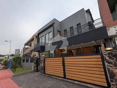 11 Marla Ultra-Modern Designer House | | Front & Back Open