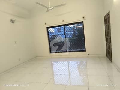 7 Bedrooms & 7 Bathrooms 2DD 2TV Lounge & 2 Kitchen