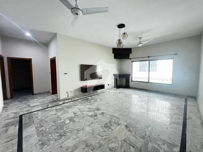 14 MARLA HOUSE AVAILABLE FOR SALE IN I-8/3