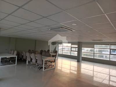 بلیو ایریا اسلام آباد میں 13 مرلہ Studio عمارت 7.5 لاکھ میں کرایہ پر دستیاب ہے۔
