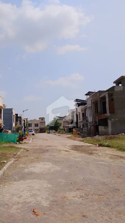 Block M ! 8 Marla Plot For Sale ! Premium Listing.