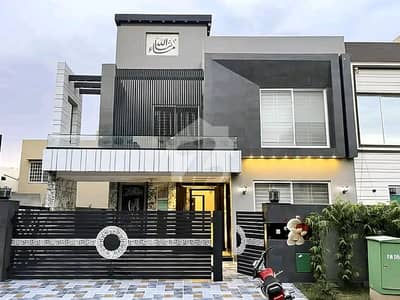 10 Marla brand new lower portion available for rent , Gulbahar Block,Bahria Town Lahore