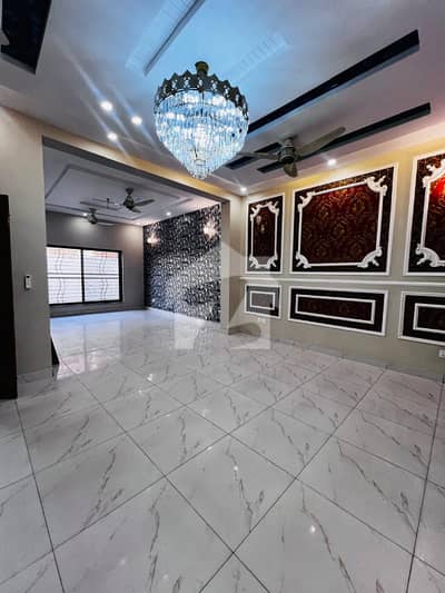 Upper Portion Of 10 Marla House Available For Rent In Canal Gardens
