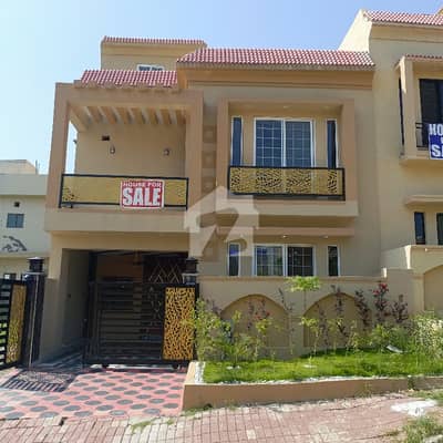 بحریہ ٹاؤن فیز 8 بحریہ ٹاؤن راولپنڈی,راولپنڈی میں 4 کمروں کا 5 مرلہ مکان 2.35 کروڑ میں برائے فروخت۔