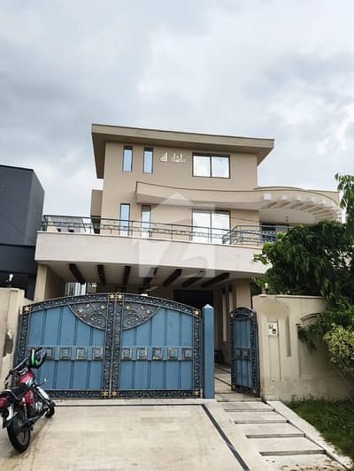 1, Kanal Beautiful Double Storey House Available For Salient Office Use In Izmir Town