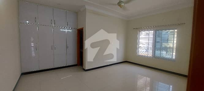 1 Kanal New Condition Upper Portion For Rent