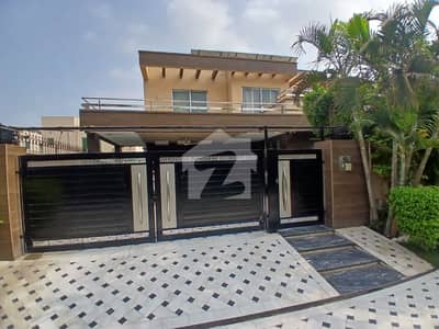 33 Marla Semi-Commercial Property for Sale on Link MM Alam Road, Gulberg 3 C1 .
