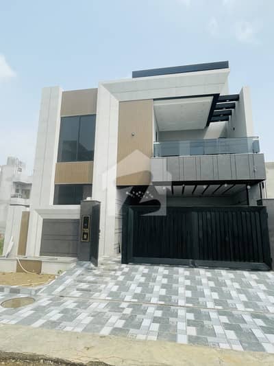10 Marla Luxury House for Sale | Modern Design & Prime Locatiot