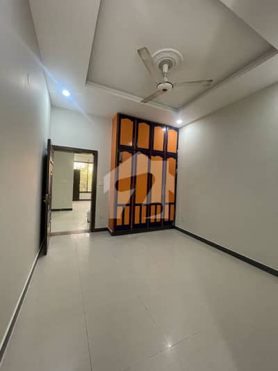 BEAUTIFUL LOCATION UPPER PORTION FOR RENT