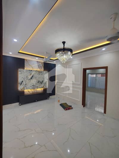 3 Bed Luxury Upper Portion Ideal for Family