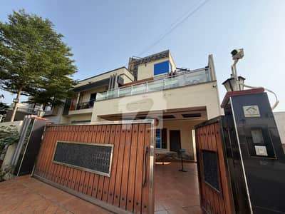 واپڈا ٹاؤن فیز 2 واپڈا ٹاؤن,ملتان میں 6 کمروں کا 1 کنال مکان 5.8 کروڑ میں برائے فروخت۔