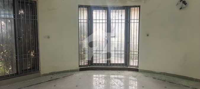 آئی ۔ 8 اسلام آباد میں 8 کمروں کا 14 مرلہ مکان 5.0 لاکھ میں کرایہ پر دستیاب ہے۔