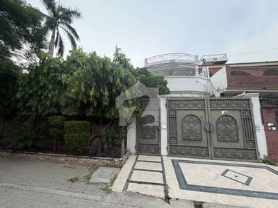 ONE KANAL ONE/&HALF STOREY HOUSE FOR SALE IN MARGHZAR PRIME LOCATION