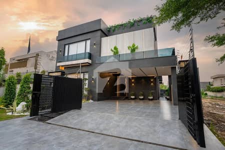FOR SALE 1 KANAL SLIGHTLY USED HOUSE WITH 17KV SOLAR AVAILABLE FOR SALE NEAR CARREFOUR DHA PHASE 7, LAHORE.