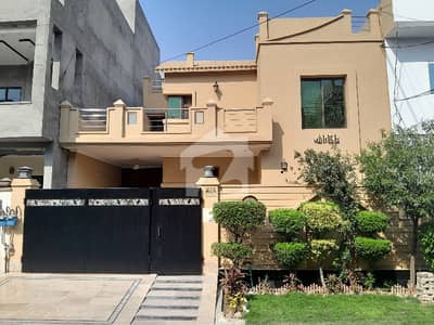 مرغزار آفیسرز کالونی لاہور میں 5 کمروں کا 10 مرلہ مکان 3.75 کروڑ میں برائے فروخت۔