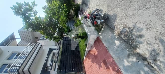 جناح گارڈنز ایف ای سی ایچ ایس,اسلام آباد میں 4 کمروں کا 7 مرلہ مکان 3.55 کروڑ میں برائے فروخت۔