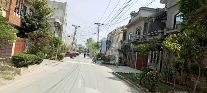5 Marla Plot Available For Sale In Eden Boulevard College Road Lahore Demand 1 Corar 10 Lac