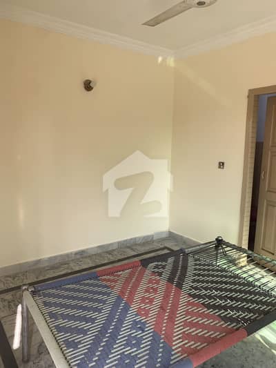 I -8 Room Available For Rent