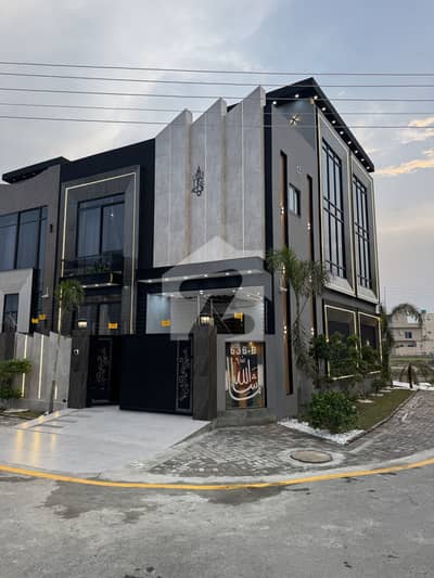 5.5 Marla Corner House Prime Location