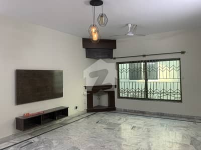 I-8 Upper Portion Available For Rent