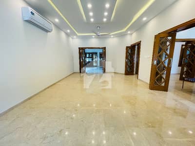 ایف ۔ 6 اسلام آباد میں 6 کمروں کا 1 کنال مکان 15.0 لاکھ میں کرایہ پر دستیاب ہے۔