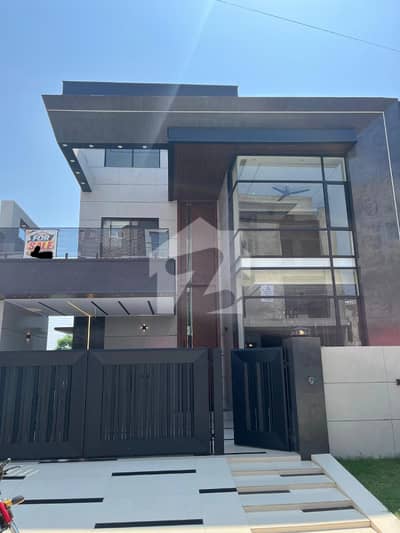10 Marla Luxury House Prime For Sale in LDA Avenue
