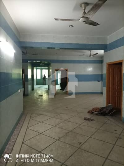 1 Kanal Commercial Building For Sale