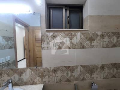 بحریہ انکلیو بحریہ ٹاؤن,اسلام آباد میں 5 کمروں کا 8 مرلہ مکان 4.2 کروڑ میں برائے فروخت۔