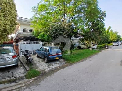 40*115 Cda Transfer Marble Floor Triple Storey Top Location House Liveable House Available In F-11/4 Near Double Road