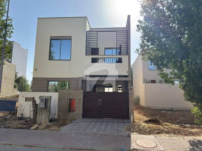 125 Sq Yd Ali Block Villa For Sale Bahria Town Karachi. 3 Bedrooms | All Facilities Nearby including Park, Mosque, Shopping Gallery & PSO Petrol Pump | Prime Location | Ready for Living.