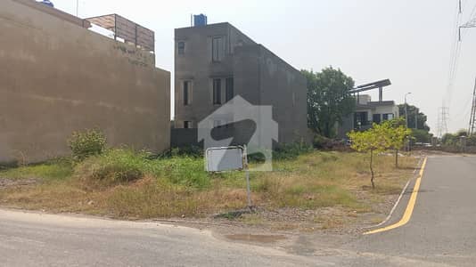 لیک سٹی۔ سیکٹر ایم 7 ۔ بلاک سی 2 لیک سٹی ۔ سیکٹرایم ۔ 7,لیک سٹی,رائیونڈ روڈ,لاہور میں 5 مرلہ رہائشی پلاٹ 1.65 کروڑ میں برائے فروخت۔