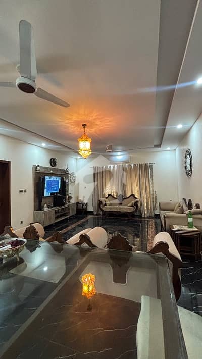 ٹاپ سٹی 1 اسلام آباد میں 5 کمروں کا 1 کنال زیریں پورشن 4.0 لاکھ میں کرایہ پر دستیاب ہے۔