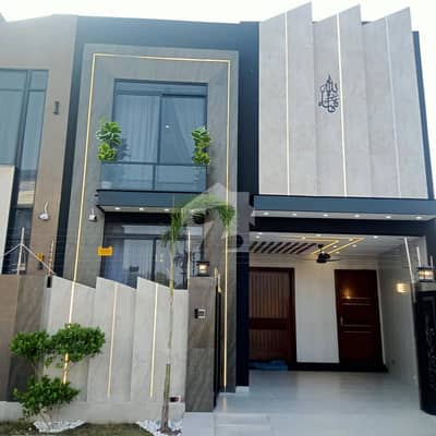 5.5 Marla corner house available for sale