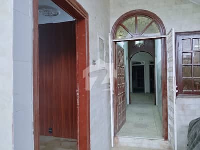 200 Sq Yards Silent Commercial Ground Floor For Rent Block 5 Johar Main Road