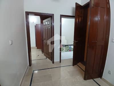 جی ۔ 13 اسلام آباد میں 4 کمروں کا 4 مرلہ مکان 3.15 کروڑ میں برائے فروخت۔