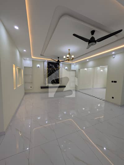 GULBERG RESIDENCIA 20M UPPER FLOOR FOR RENT