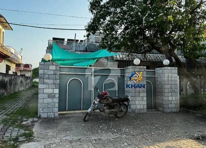 عزیز بھٹی شہید روڈ سیالکوٹ میں 3 کمروں کا 1 کنال مکان 13.6 کروڑ میں برائے فروخت۔