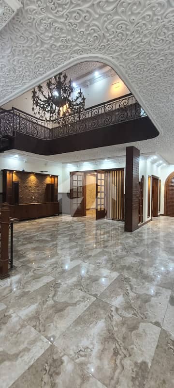 1 Kanal Like New House With Pool For Rent