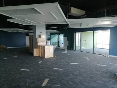 ٹرائیکون کارپوریٹ سینٹر جیل روڈ,لاہور میں 1 کنال Studio دفتر 10.0 لاکھ میں کرایہ پر دستیاب ہے۔