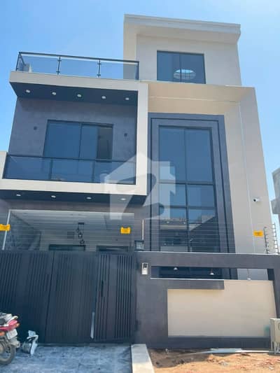 BEAUTIFUL LOCATION ULTRA MODERN HOUSE FOR SALE