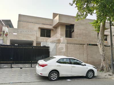 GULBERG ESTATE OFFER,1 KANAL OFFICE USE HOUSE FOR RENT JAIL ROAD GULBERG LAHORE